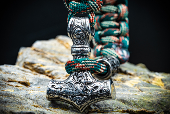 Geflochtenes Paracord Wikinger Armband mit Thors Hammer